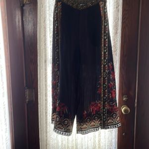 Camilla “pavedin paisley”silk trousers.